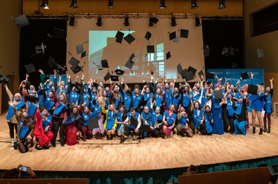 La Facultat d' Òptica i Optometria de Terrassa gradua 118 professionals de la salut visual