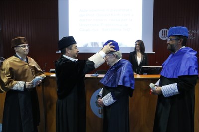 La UPC investeix doctor ‘honoris causa’ Donald R. Korb, referent internacional en els camps de les lents de contacte i la superfície ocular