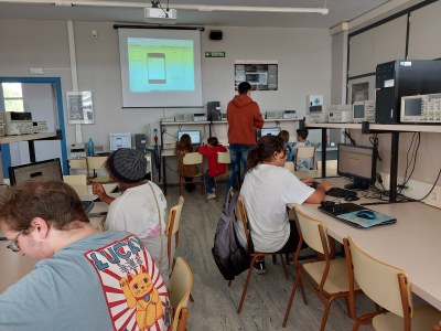 Estudiantat de secundària s’acosta a la programació amb un taller organitzat per TechLab Manresa en motiu de la CodeWeek