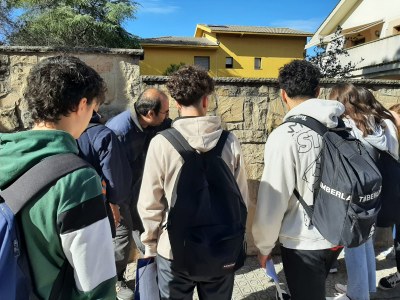 Itinerario geológico urbano con alumnos de Artés