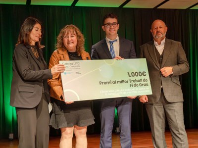 Joan Ribera, graduado en Ingeniería Minera, recibe el premio al mejor TFG en economía circular en el IV Foro de Construcción Circular.